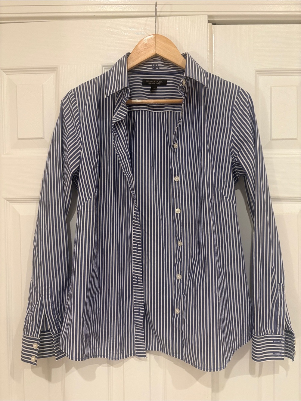 Banana Republic Blue & White Stripe Dress Shirt